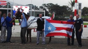 Equipo de Don Carlos R. (PUR) celebrando en Venezuela Foto Cortesia de Erick Pignoloni