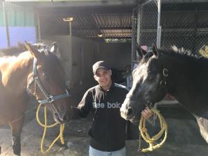 Deland (USA) a la izquierda y Saint Jordi (PUR) a la dercha de su entrenador Edwin Díaz Jr. Foto Cortesía de Luis Del Valle