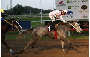 Maria Maria (PAN) ganando el Clásico A.P.E.H.P. Foto Cortesía de David Beitía