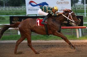 Bella Vecina (PAN) ganó el Clásico Rubén Orillac. Foto Cortesía de David Beitía